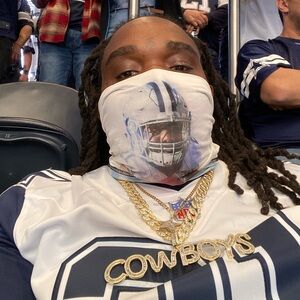 Guess who’s live! ❤️ to know when I’m live and thanks for tuning in to my show😎